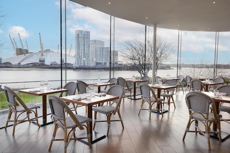 Breakfast, lunch, dinner served; British cuisine . Radisson Blu Hotel, London Canary Wharf East