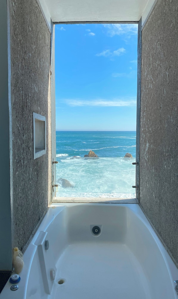 Studio Suite, 1 King Bed, Ocean View