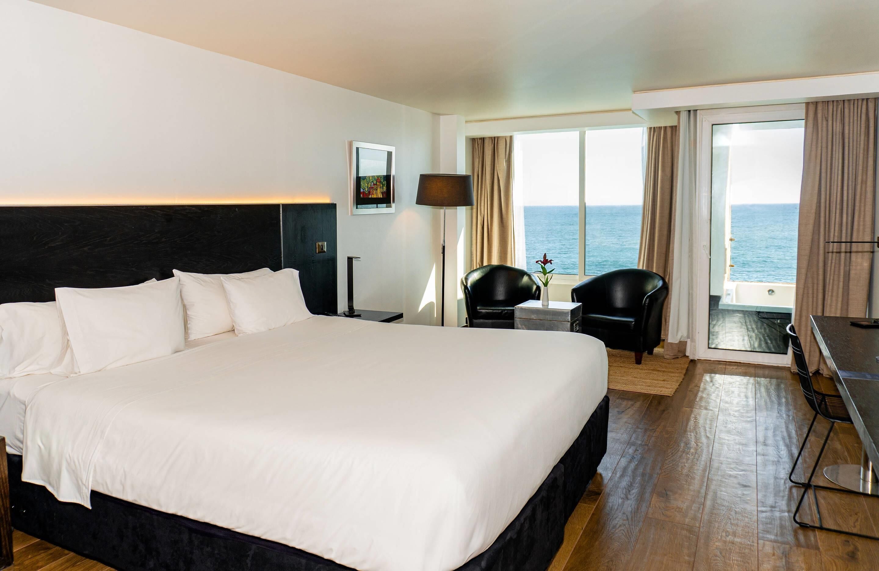 Suite estudio, 1 cama King size, vista al océano | Ropa de cama de alta calidad y minibar 