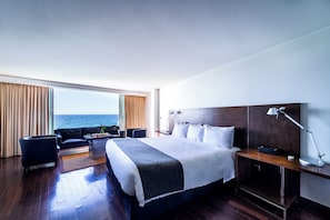 Business Room, 1 King Bed, Non Smoking