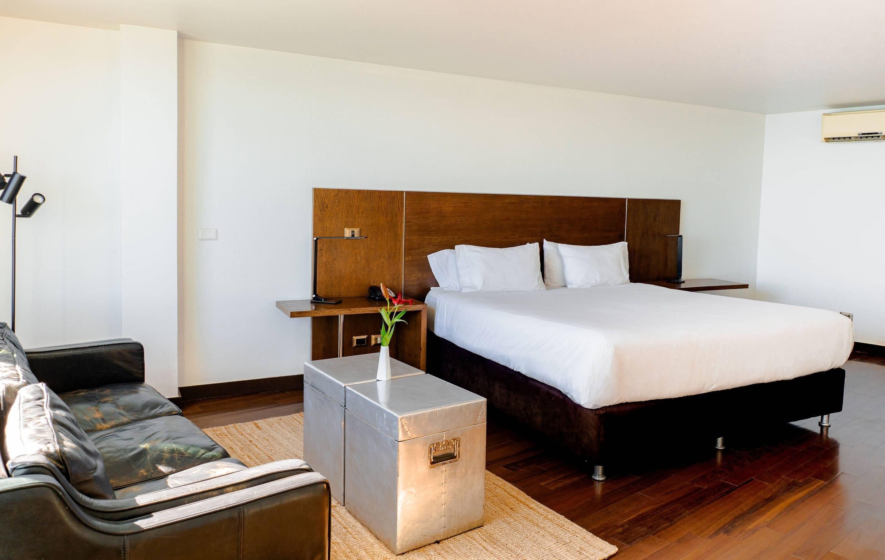 Habitación empresarial, 1 cama King size, para no fumadores | Ropa de cama de alta calidad y minibar 