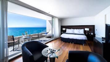 Ropa de cama de alta calidad y minibar