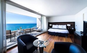 Ropa de cama de alta calidad y minibar 