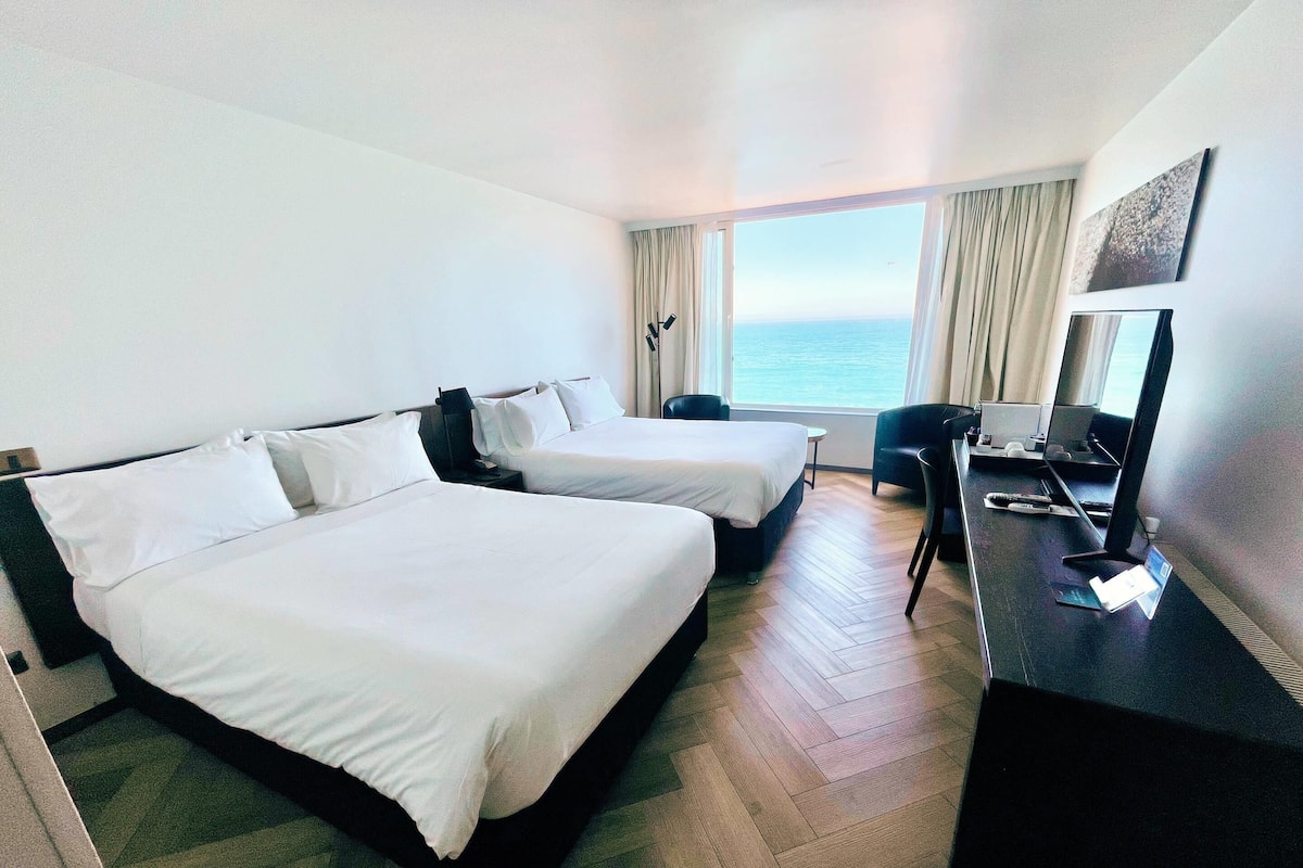 Room, 2 Twin Beds, Non Smoking, Ocean View | Premium bedding, minibar, in-room safe, desk
