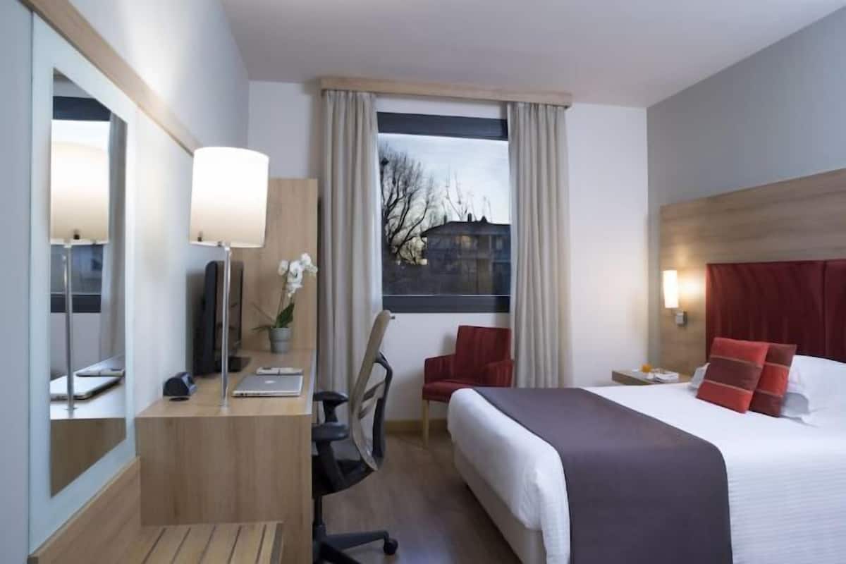 Minibar, in-room safe, desk, laptop workspace