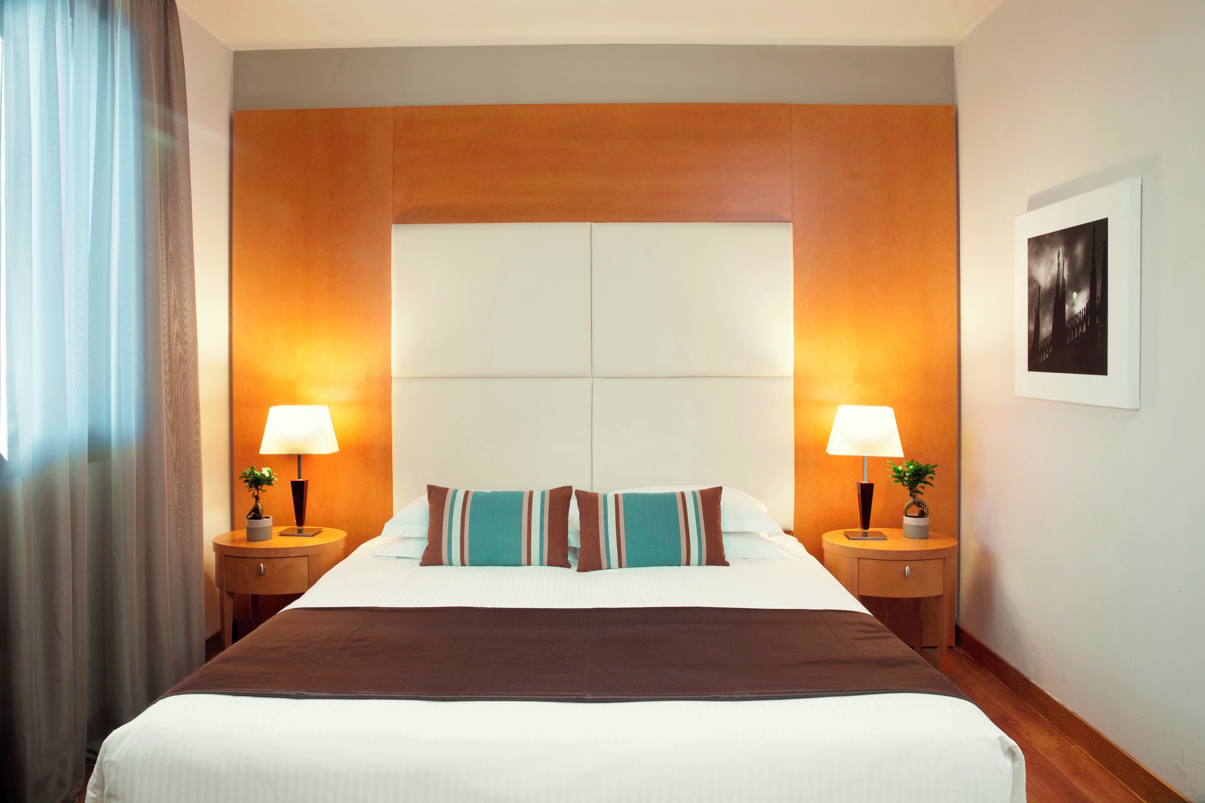 Suite, 1 King Bed, Non Smoking | Minibar, in-room safe, desk, laptop workspace