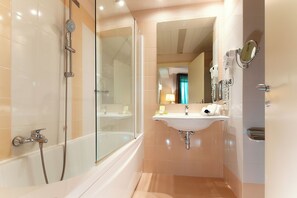 Suite, 1 King Bed, Non Smoking | Bathroom | Combined shower/bathtub, free toiletries, hair dryer, bidet - Zeus Essence Dolce by Wyndham Milan Malpensa (Somma Lombardo)