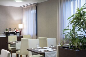 Daily full breakfast (EUR 15 per person)