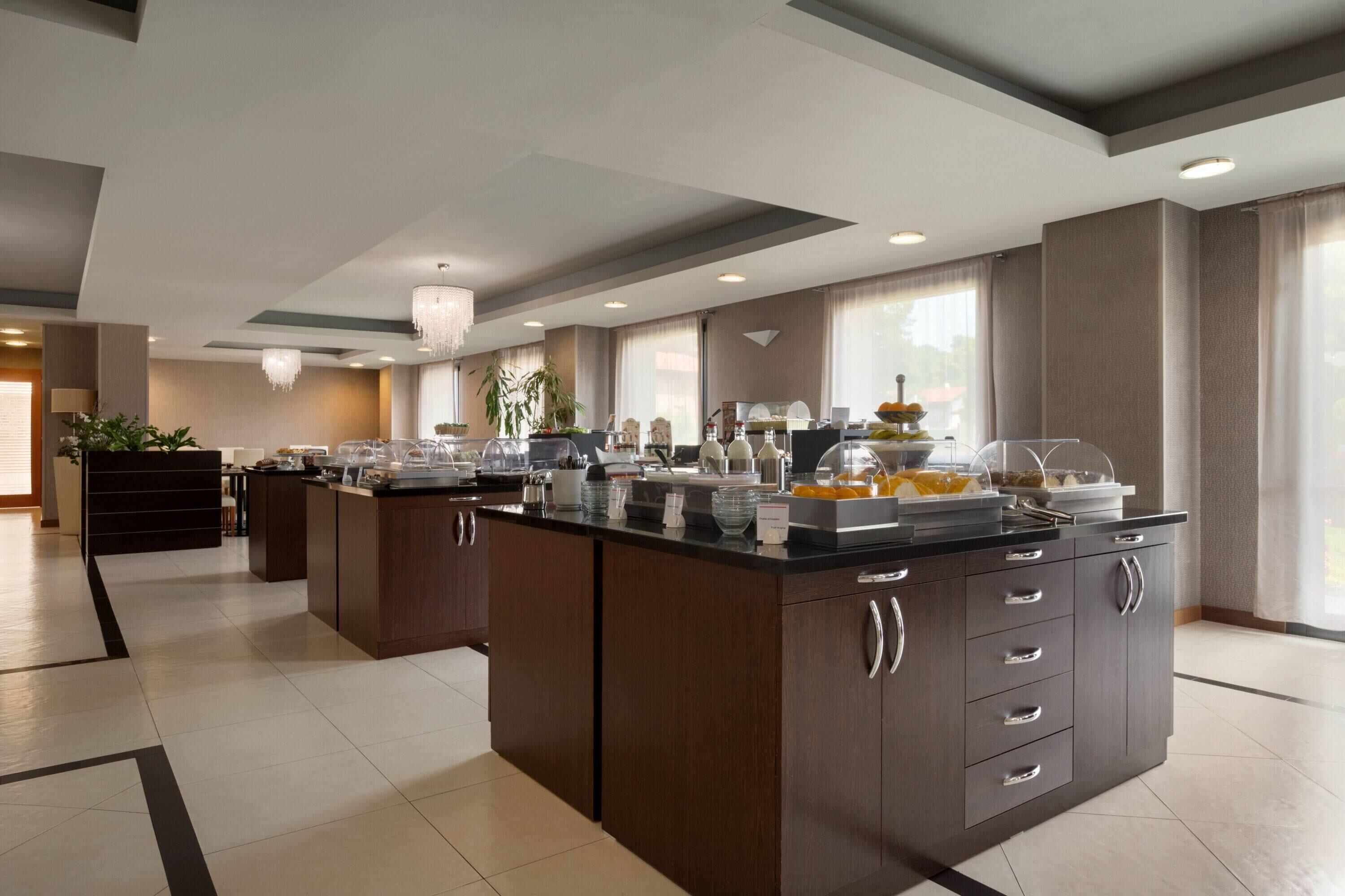 daily full breakfast (eur 15 per person)