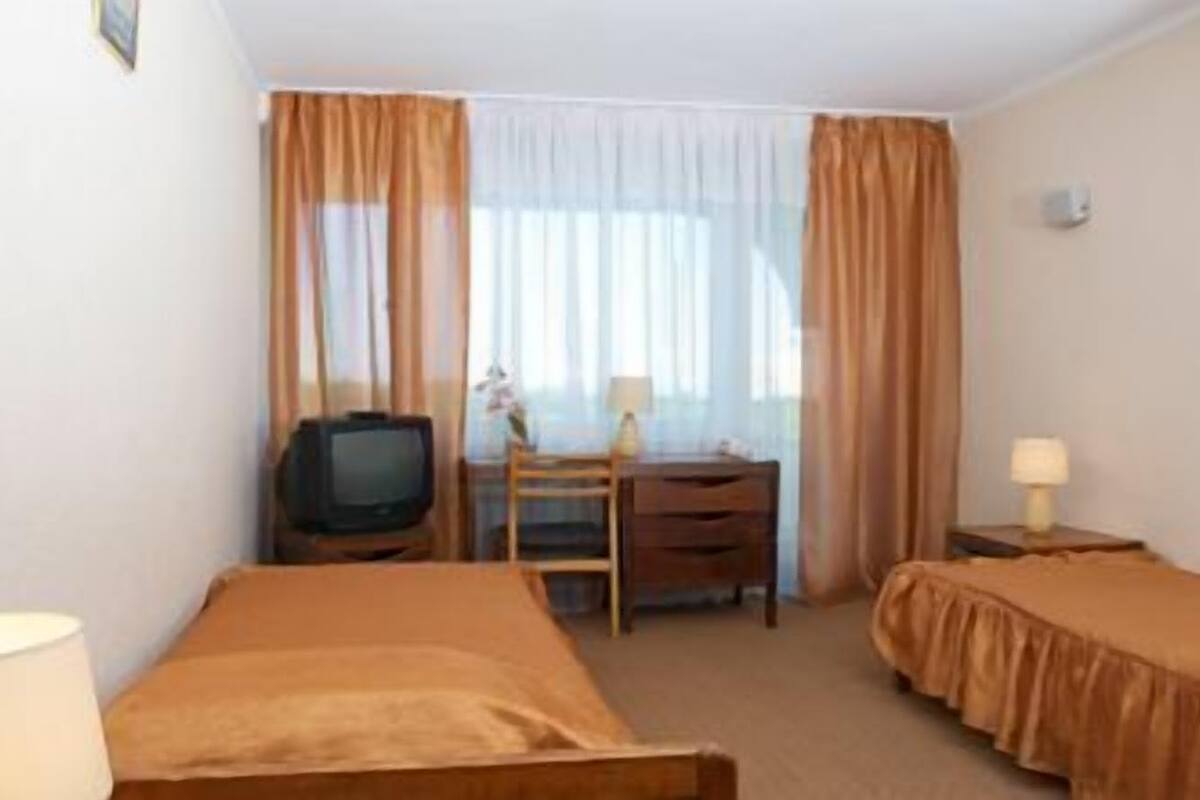 Desk, cribs/infant beds, rollaway beds