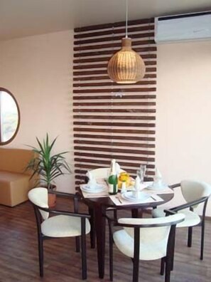 Breakfast, lunch and dinner served - Premier Compass Hotel Odessa (Odesa)