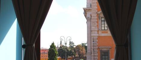 Double Room, Ensuite | Hypo-allergenic bedding, in-room safe, soundproofing, cribs/infant beds