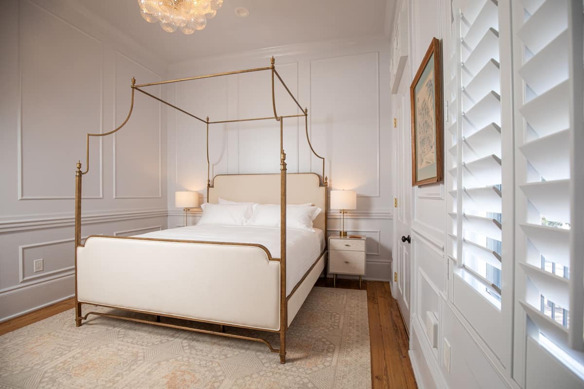 Junior Studio Suite, 1 King Bed, City View | Egyptian cotton sheets, premium bedding, pillow-top beds