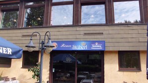 A building with a sign reading "Prince Stübler" and "Furstenbergerg." - Landhotel Wasgau (Hauenstein)