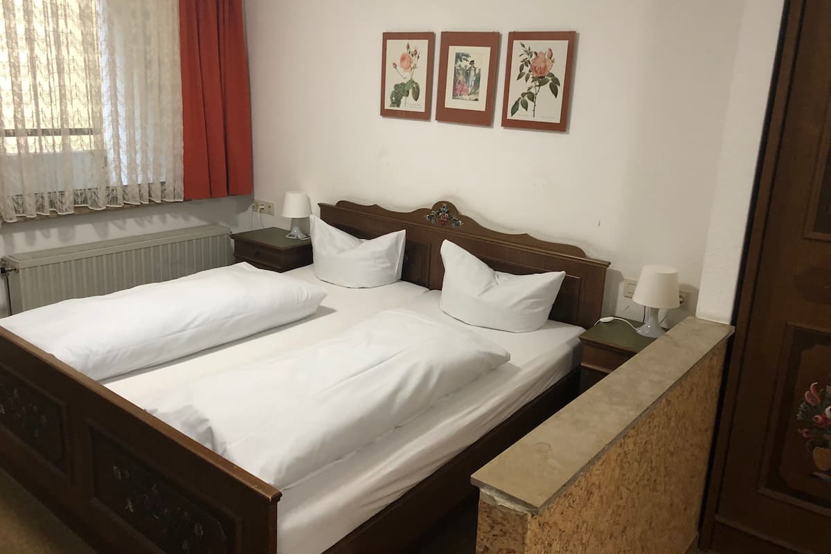 Habitación doble de uso individual, 1 cama Queen size | Escritorio y wifi gratis