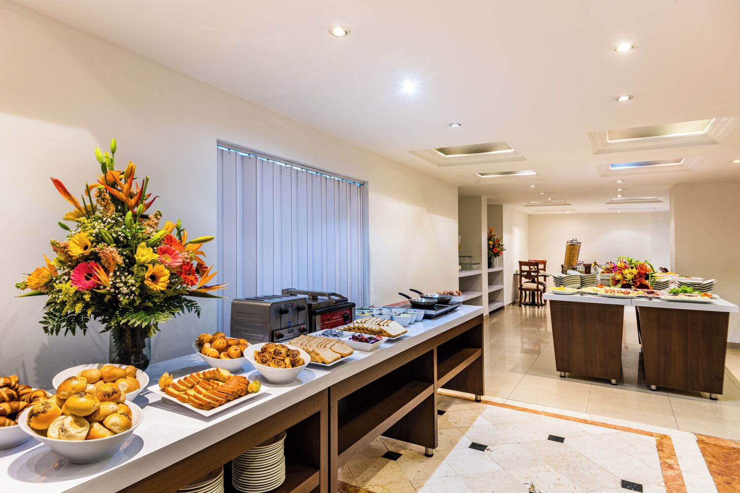 breakfast, lunch and dinner served