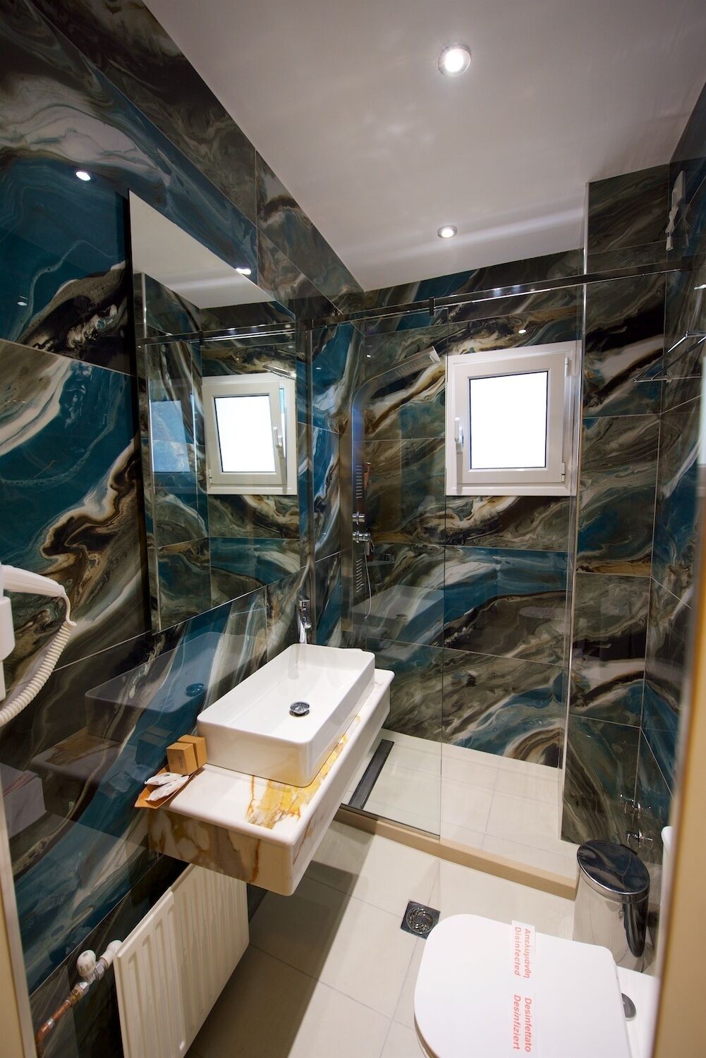 single room | bathroom | free toiletries, hair dryer, towels