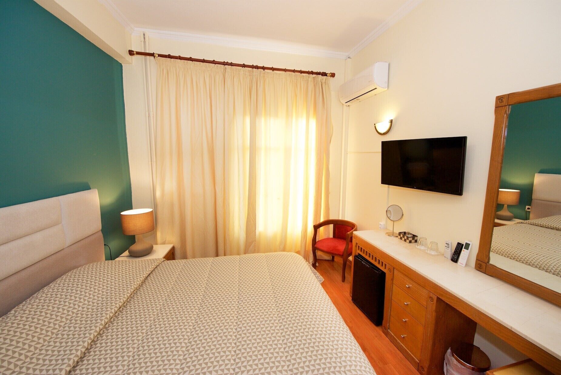 pillow-top beds, minibar, in-room safe, desk