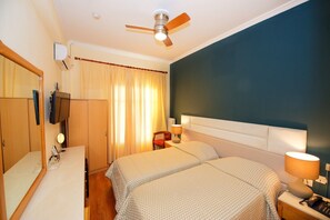 Surmatelas, minibar, coffres-forts dans les chambres, bureau