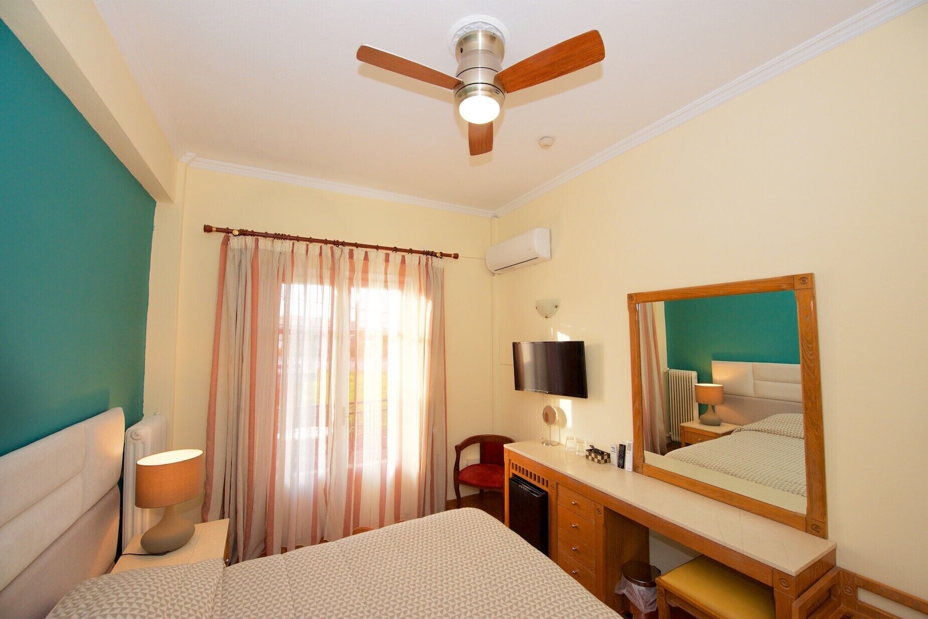 pillow-top beds, minibar, in-room safe, desk