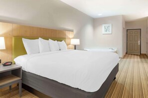 Sengetøy av topp kvalitet, skrivebord og strykejern/-brett