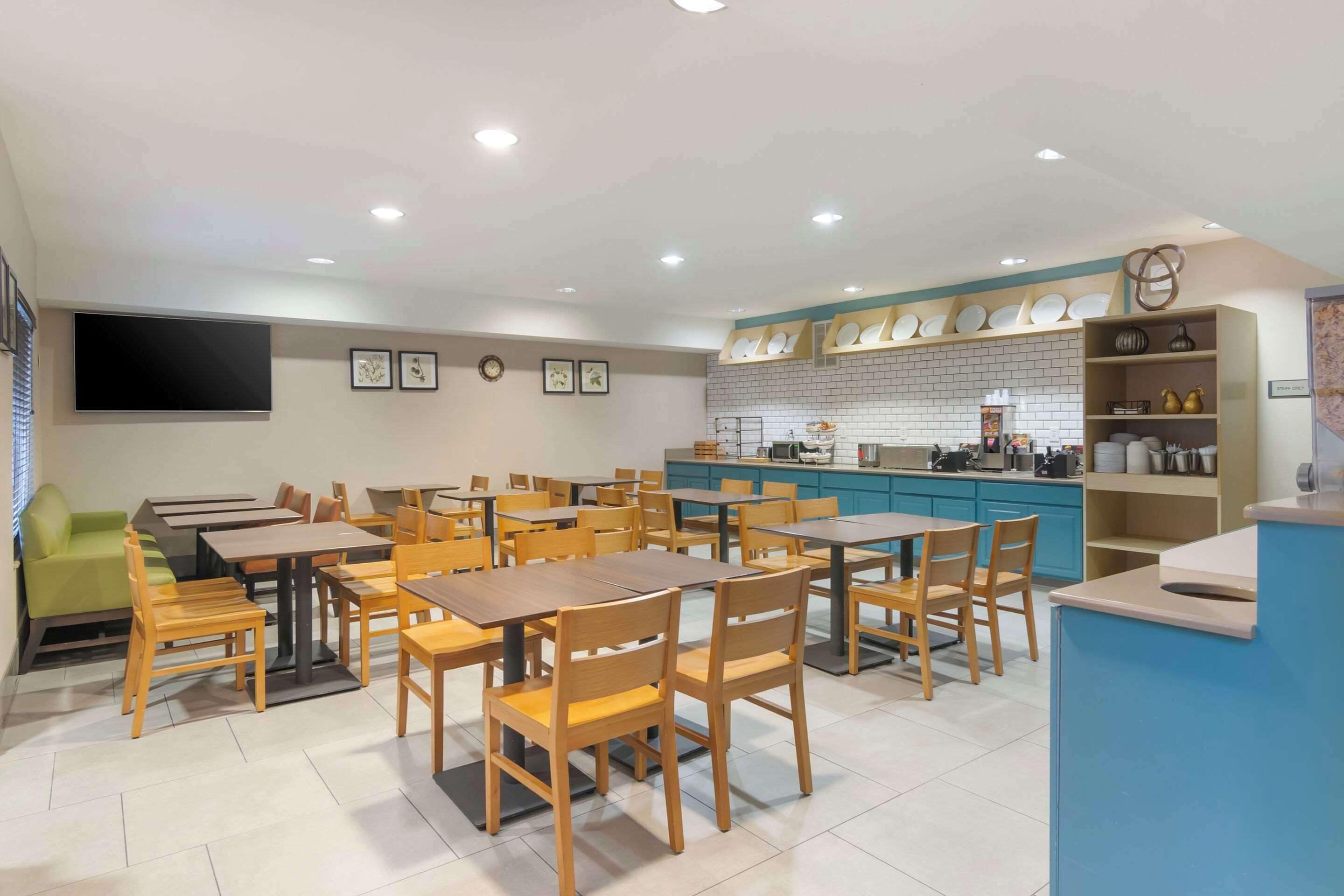 free continental breakfast