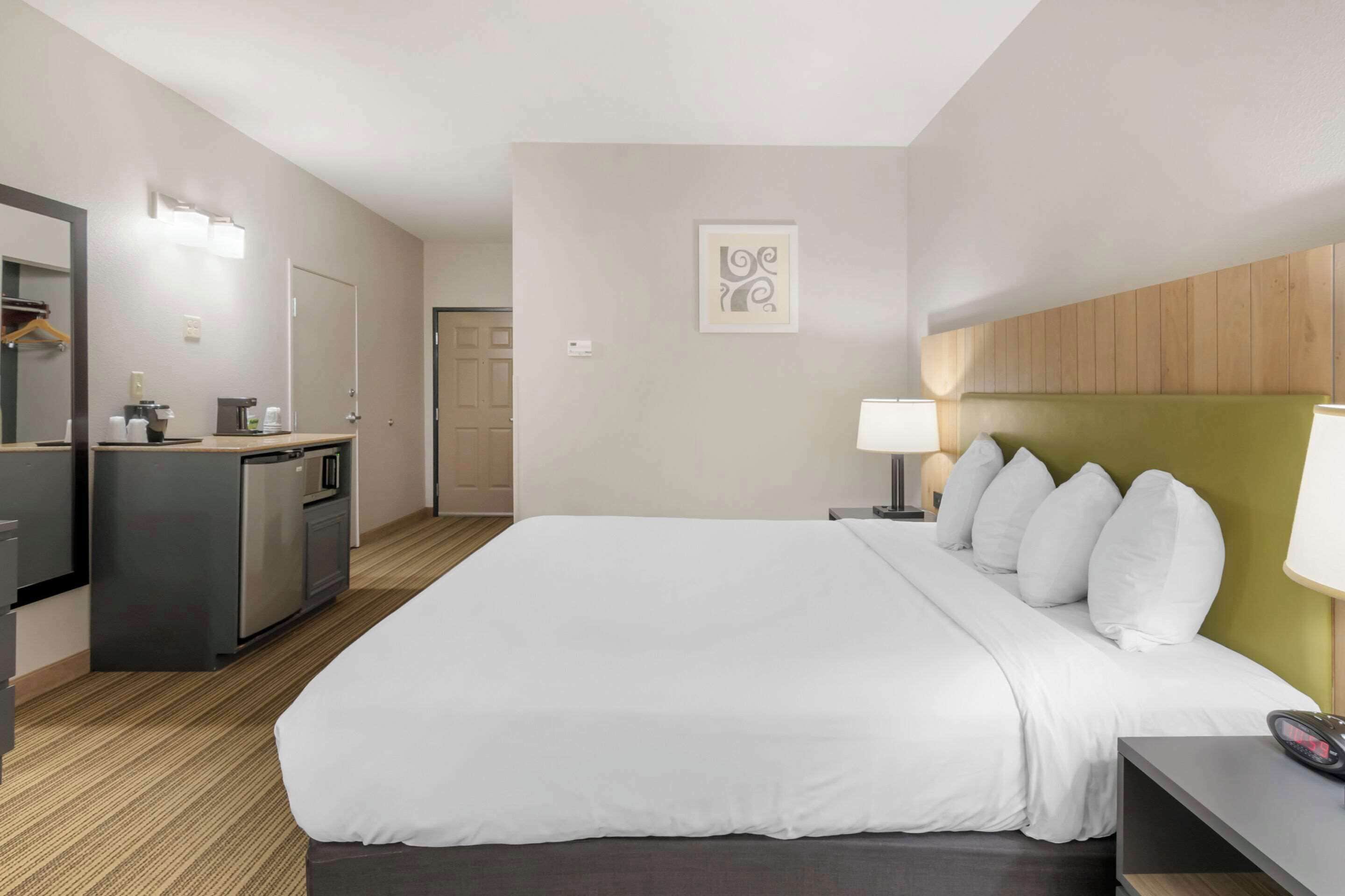 Premium bedding, desk, iron/ironing board, free cribs/infant beds