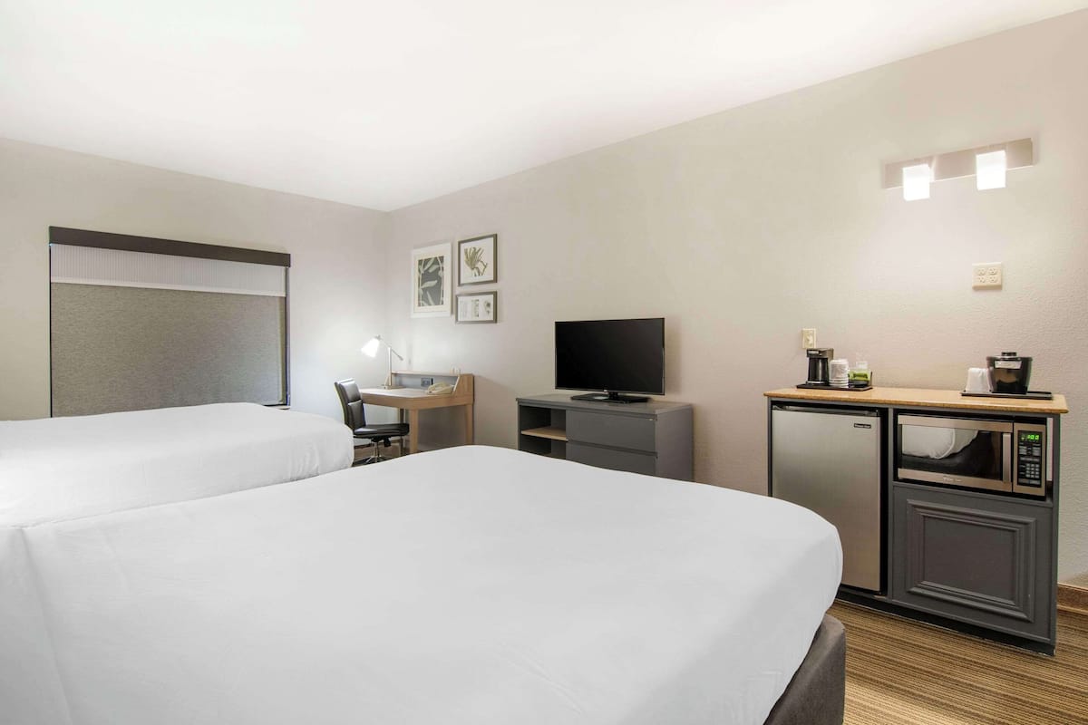 1 bedroom, premium bedding, desk, iron/ironing board