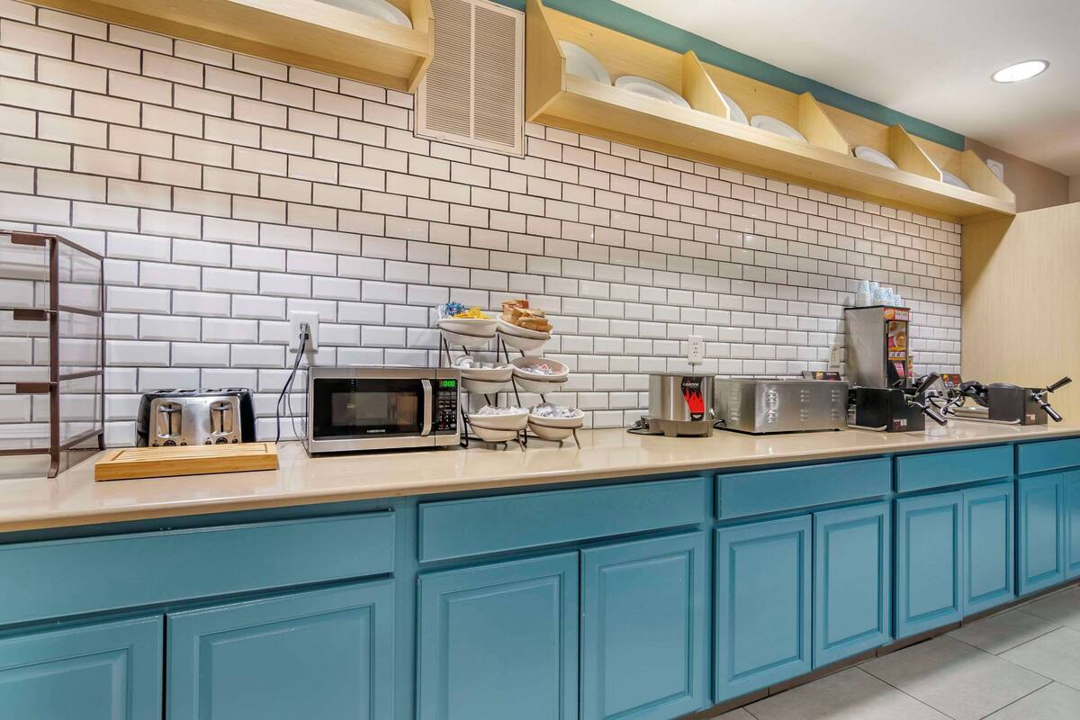 free continental breakfast