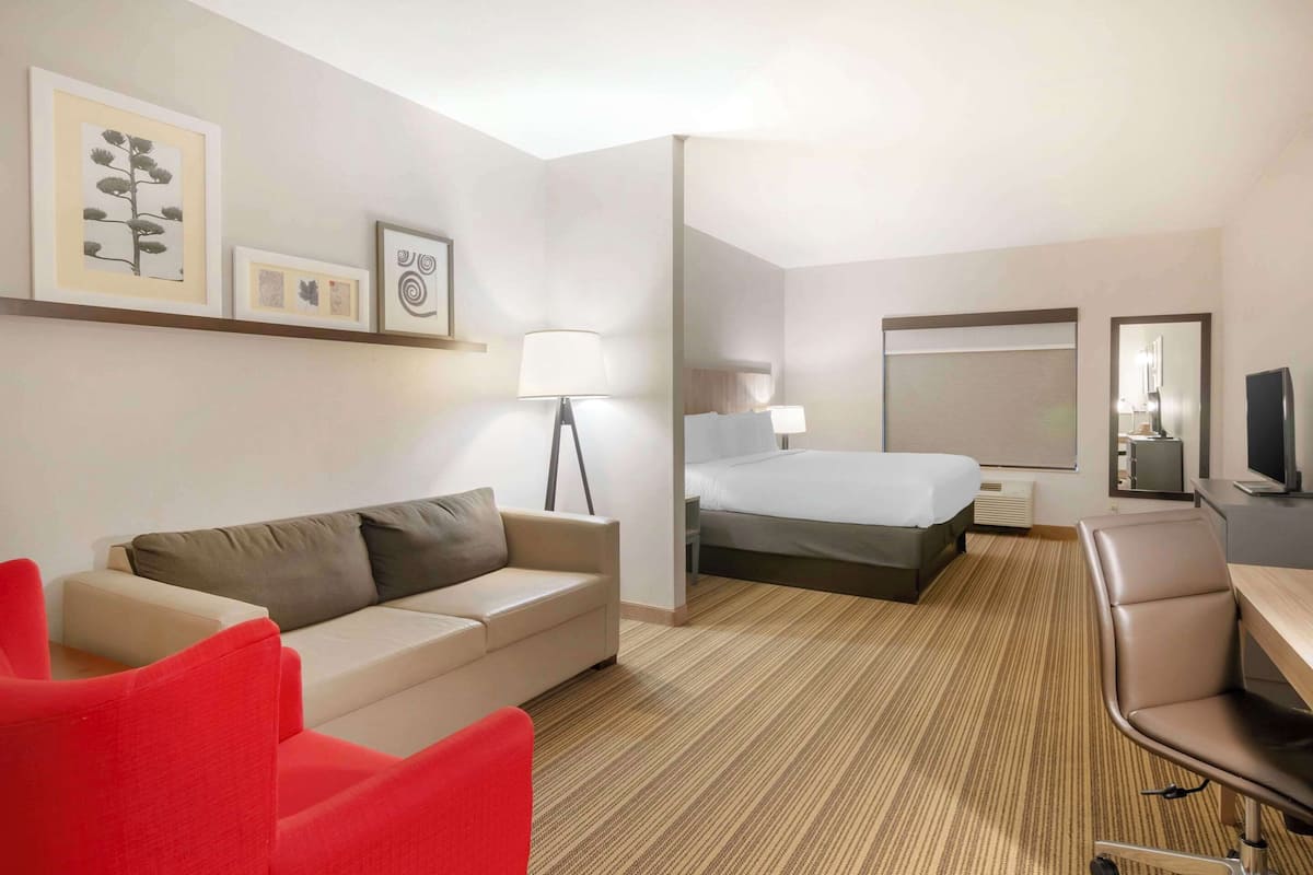 studio suite, 1 king bed, non smoking | premium bedding, desk, iron/ironing board, free cots/infant beds