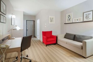 Suite, 1 Bedroom, Non Smoking | Premium bedding, desk, iron/ironing board, free cribs/infant beds