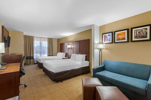 Suite estándar, varias camas, con acceso para personas discapacitadas, para no fumadores | Ropa de cama de alta calidad y caja de seguridad en la habitación 