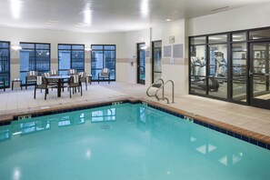 Piscina interna, piscina externa sazonal