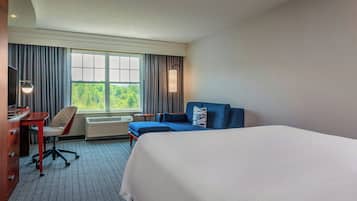 Premium bedding, desk, iron/ironing board, free WiFi