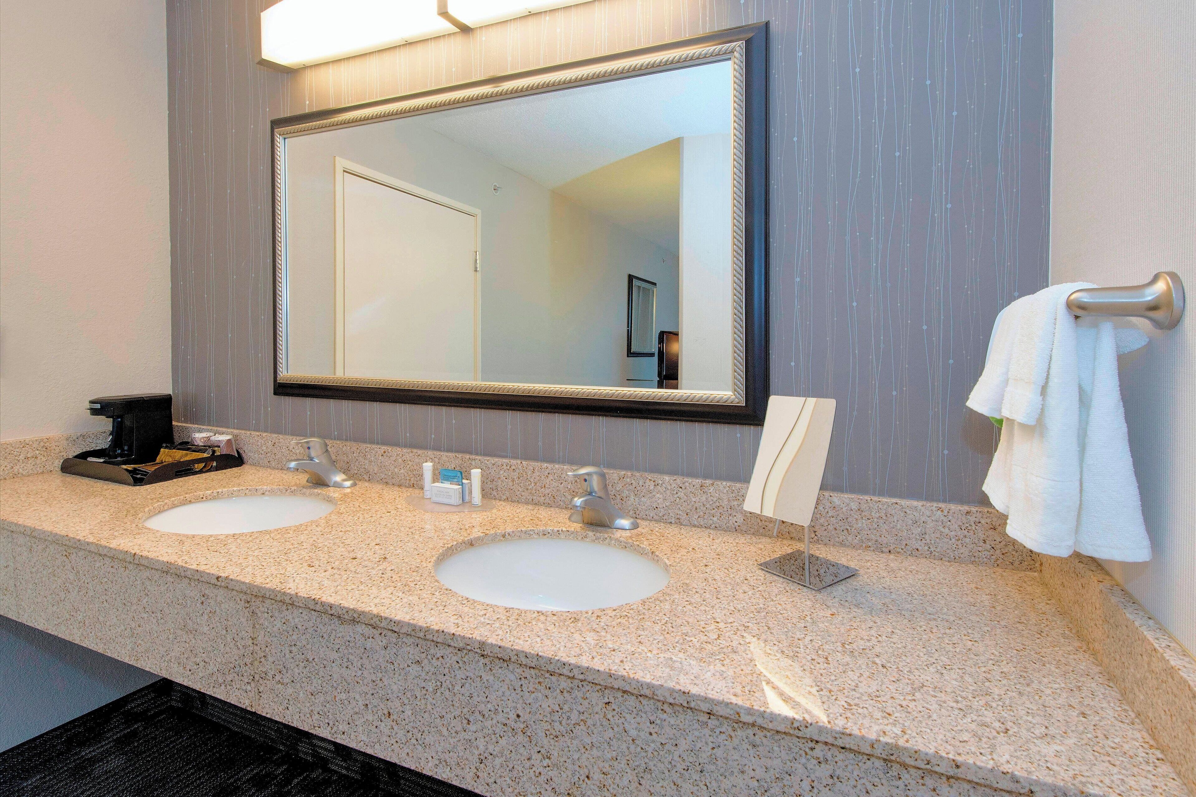 suite, 1 king bed with sofa bed | bathroom | combined shower/bathtub, hair dryer, towels