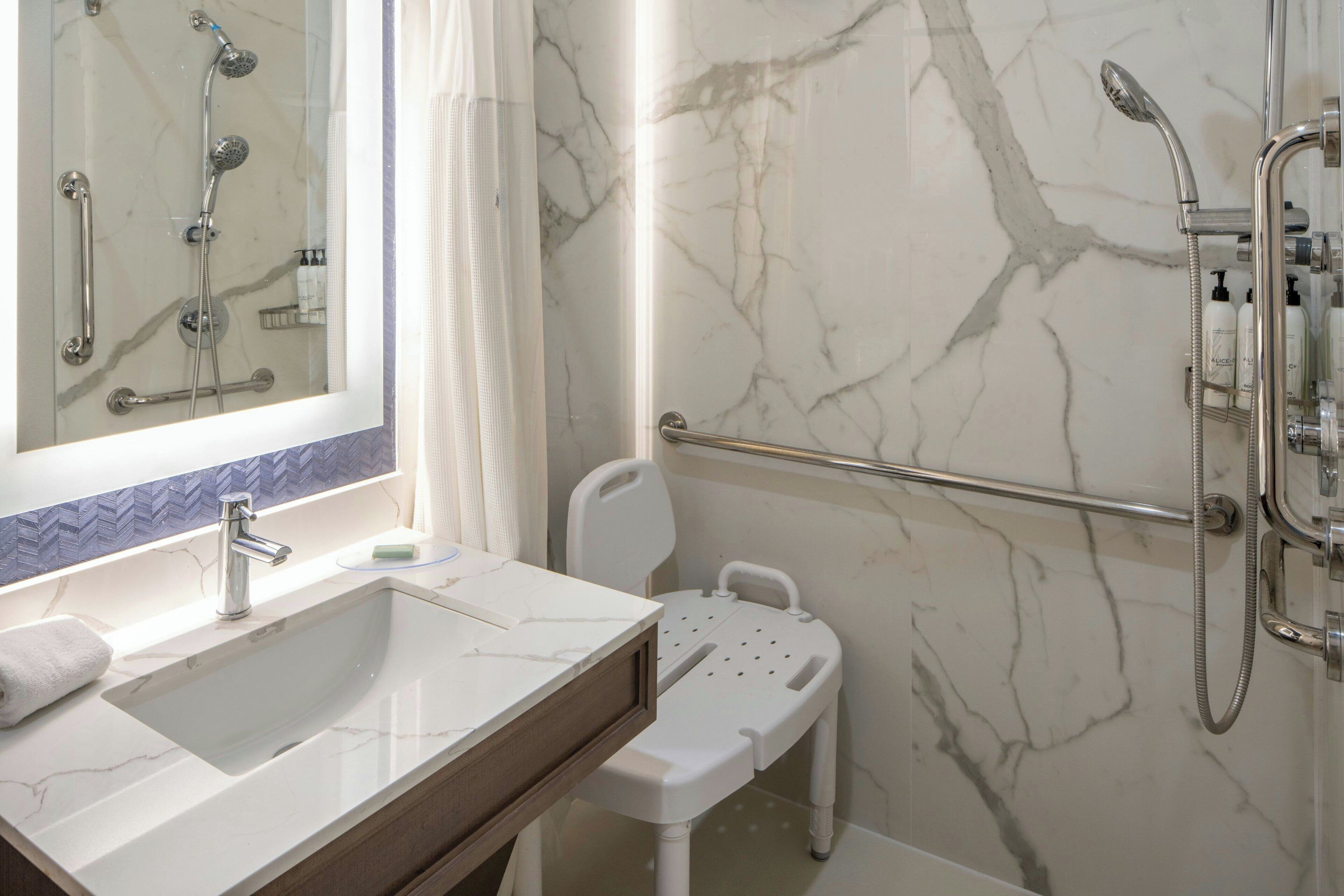 combined shower/bathtub, free toiletries, hair dryer, towels