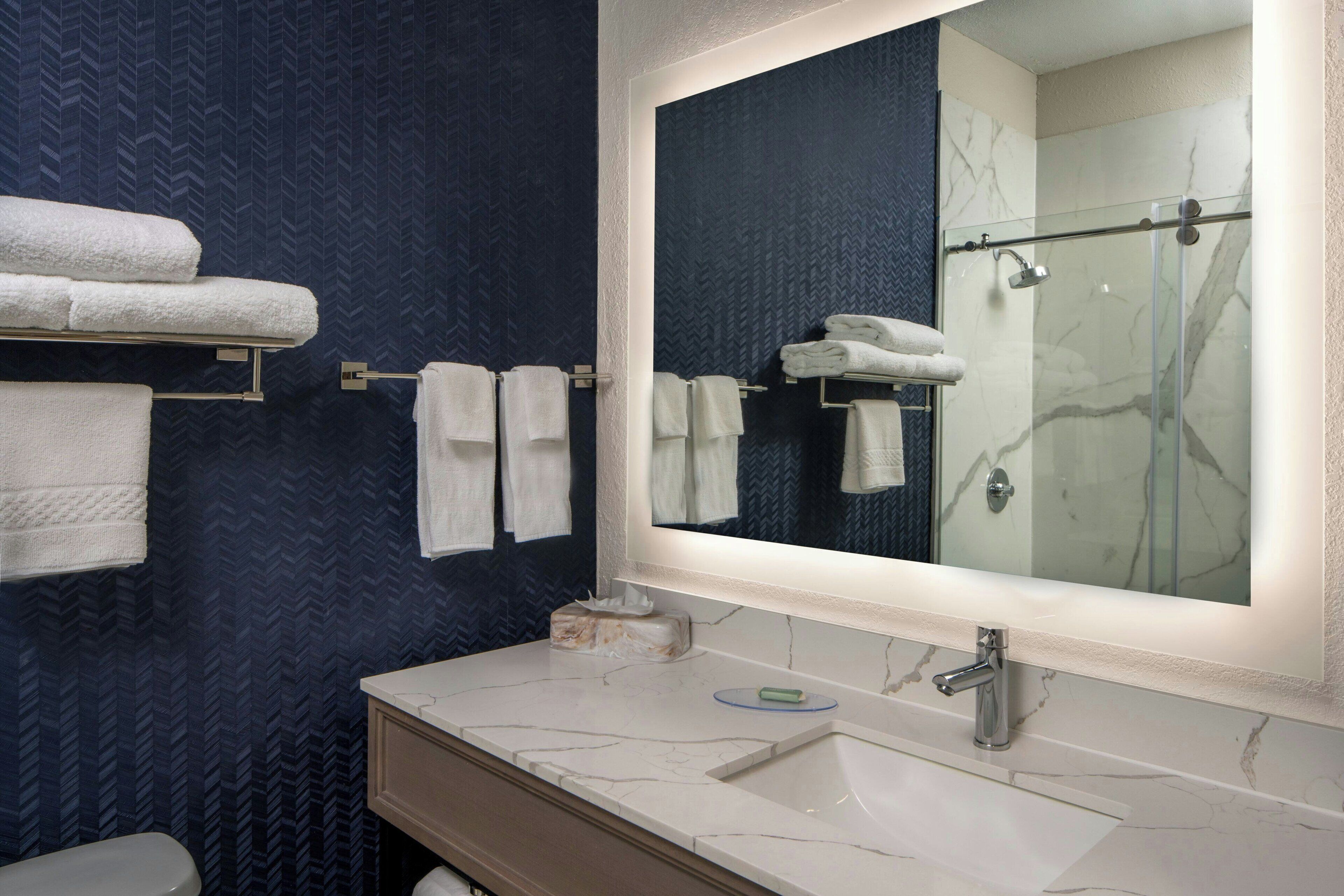 combined shower/bathtub, free toiletries, hair dryer, towels