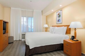 Room, 1 King Bed | Premium bedding, pillow-top beds, in-room safe, desk