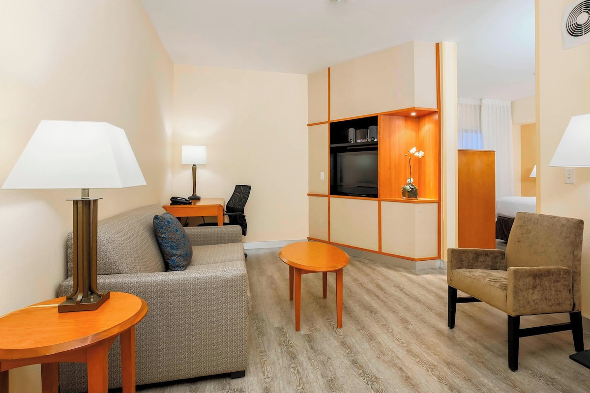 Studio, 1 Tempat Tidur King dengan tempat tidur Sofa | Kolam renang | Kolam renang outdoor