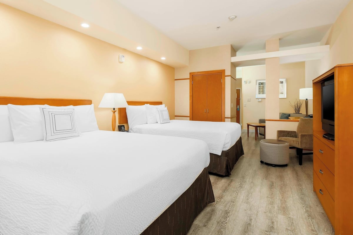 Studio, Beberapa Tempat Tidur, difabel rungu | Seprai premium, bantalan ekstra lembut, brankas, dan meja kerja