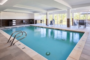 Indoor pool - Fairfield Inn & Suites by Marriott Burlington (Burlington)