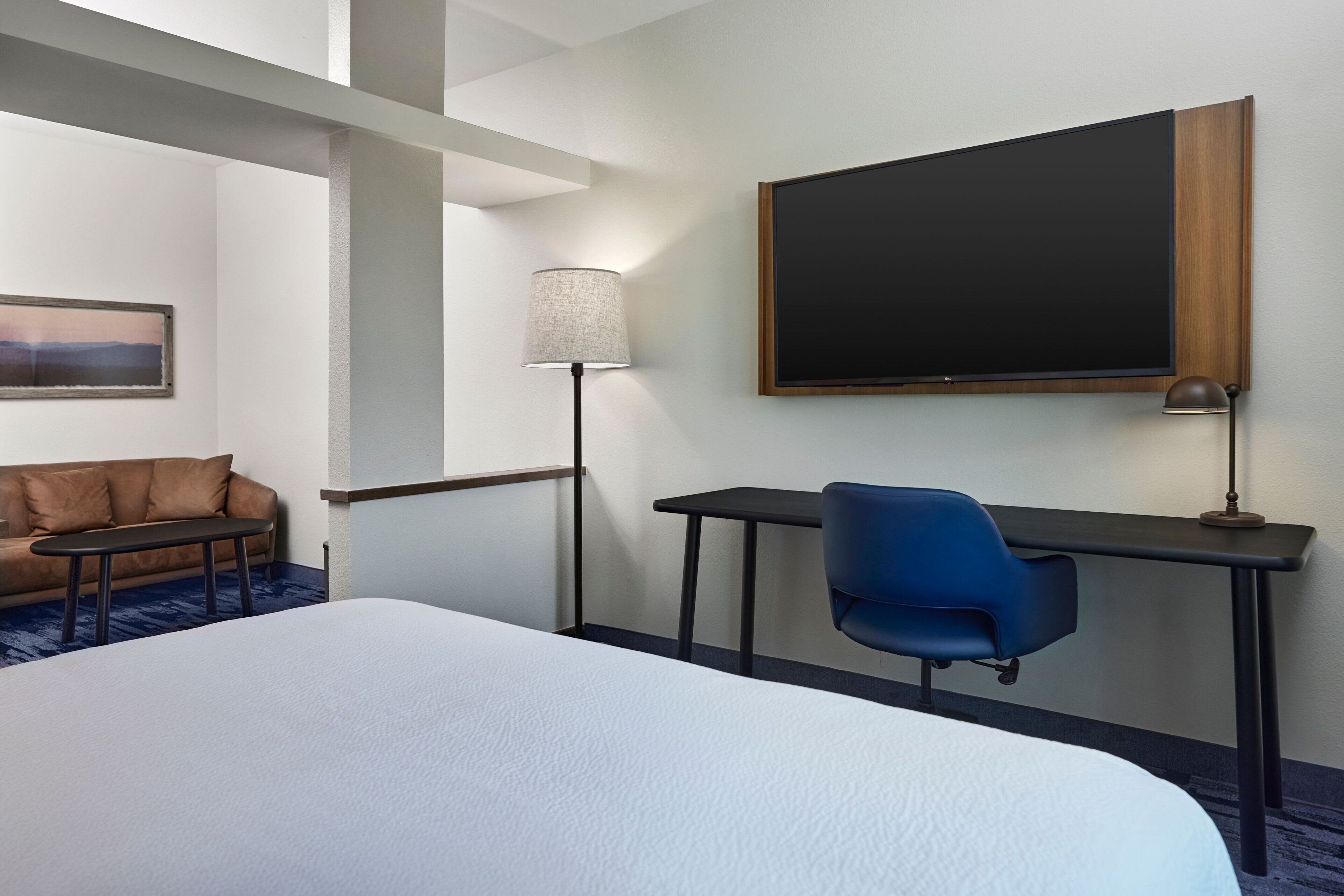 suite, 1 king bed, non smoking | down duvets, individually decorated, individually furnished, desk