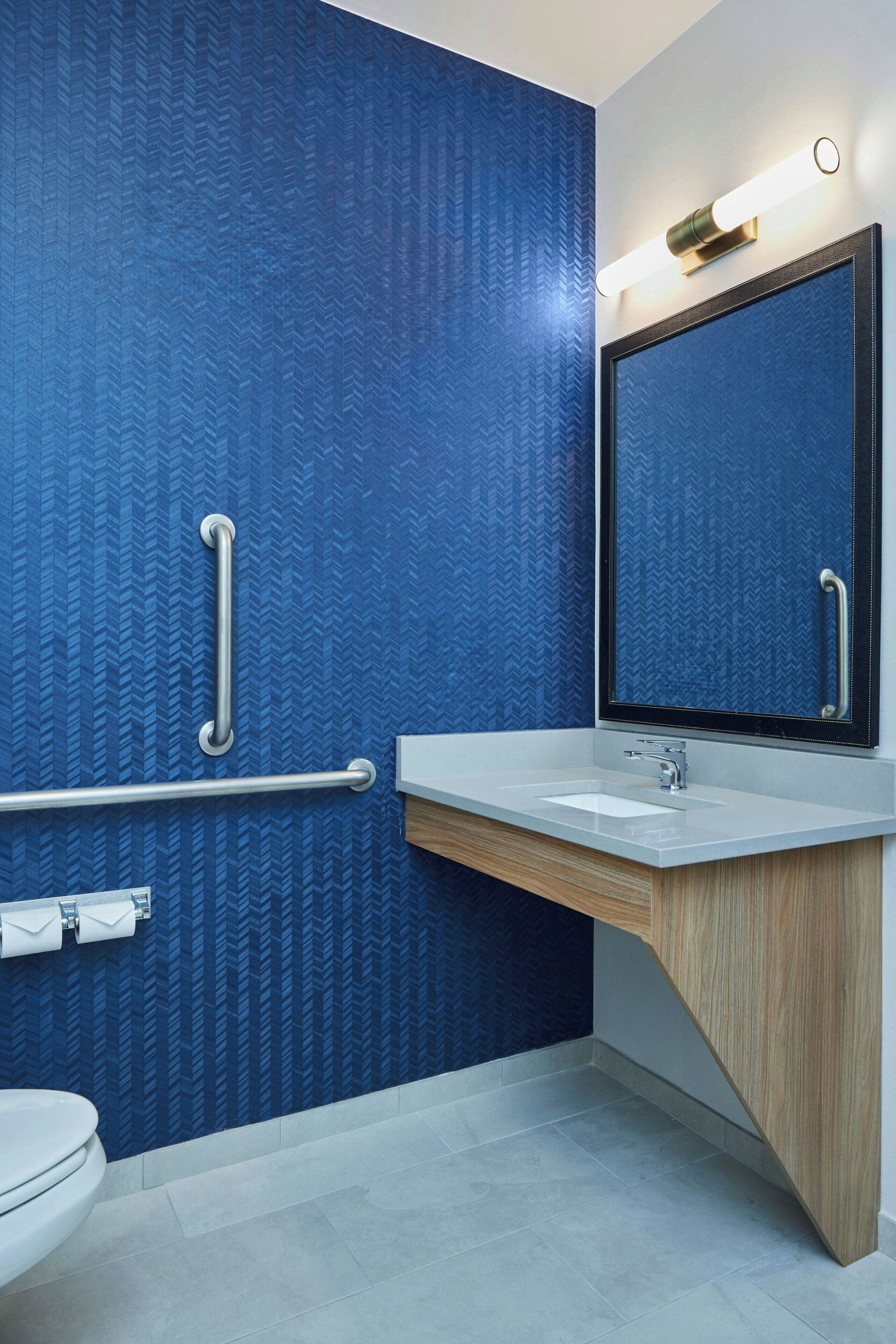 room, 1 king bed, non smoking | bathroom | free toiletries, hair dryer, towels, soap