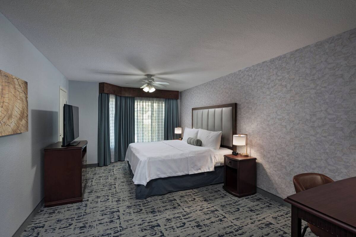 Blackout curtains, iron/ironing board, free cots/infant beds, free WiFi