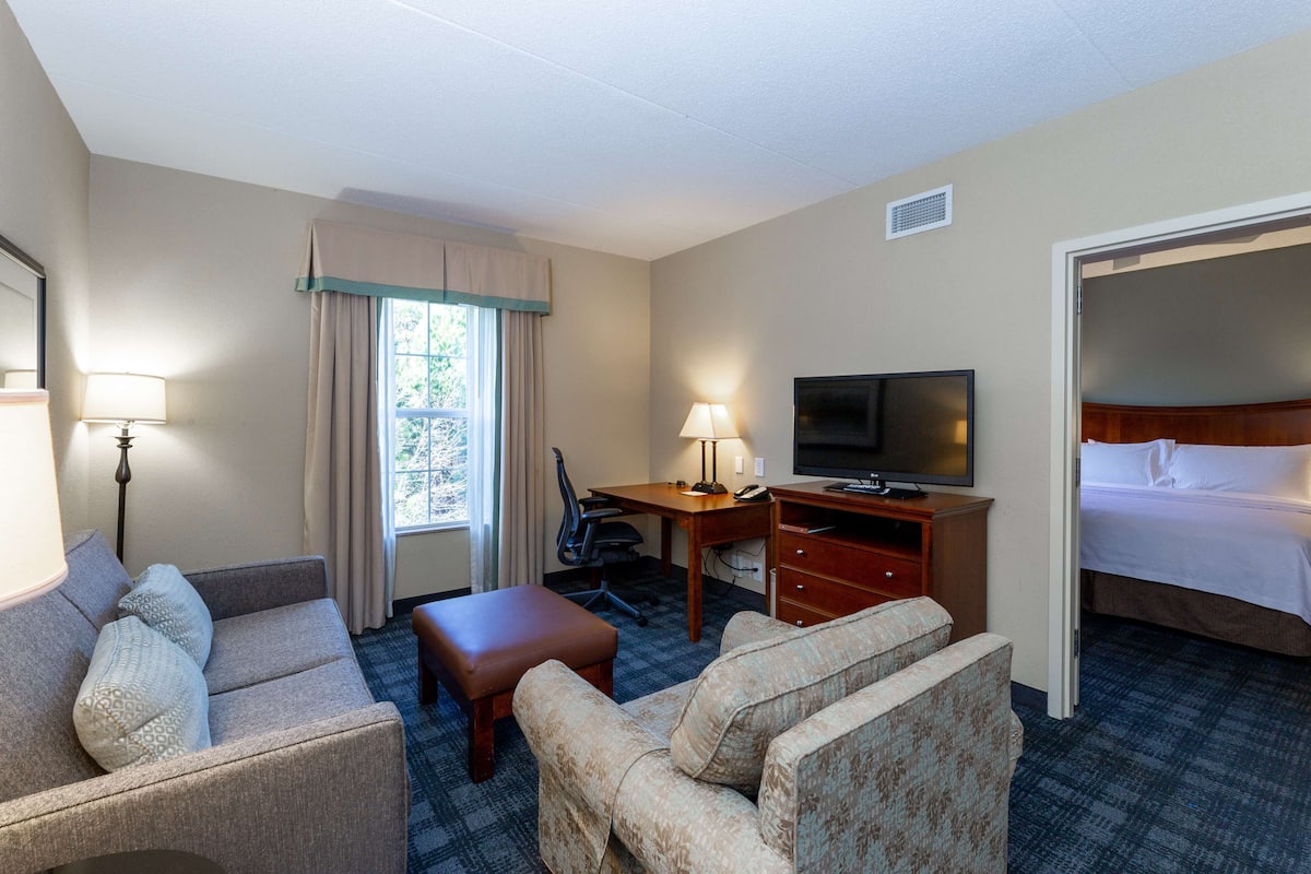 Suite, 1 trÚs grand lit, accessible aux personnes à mobilité réduite (Hearing)