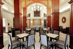 Dagelijks ontbijt voor onderweg inbegrepen