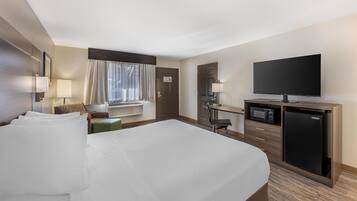 Standard Room, 1 King Bed, Non Smoking, Refrigerator & Microwave | Premium bedding, desk, laptop workspace, iron/ironing board