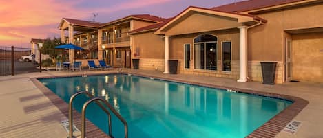 Seasonal outdoor pool, sun loungers