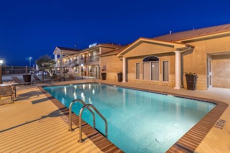 Seasonal outdoor pool, sun loungers