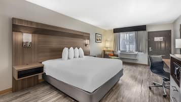 Kamar Standar, 1 Tempat Tidur King, Bebas Asap Rokok, lemari es & microwave | Seprai premium, meja kerja, dan ruang kerja ramah laptop